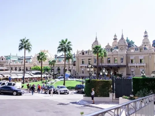 Monte Carlo: Historie a současnost slavného kasina a opery, které tvoří srdce Monaka